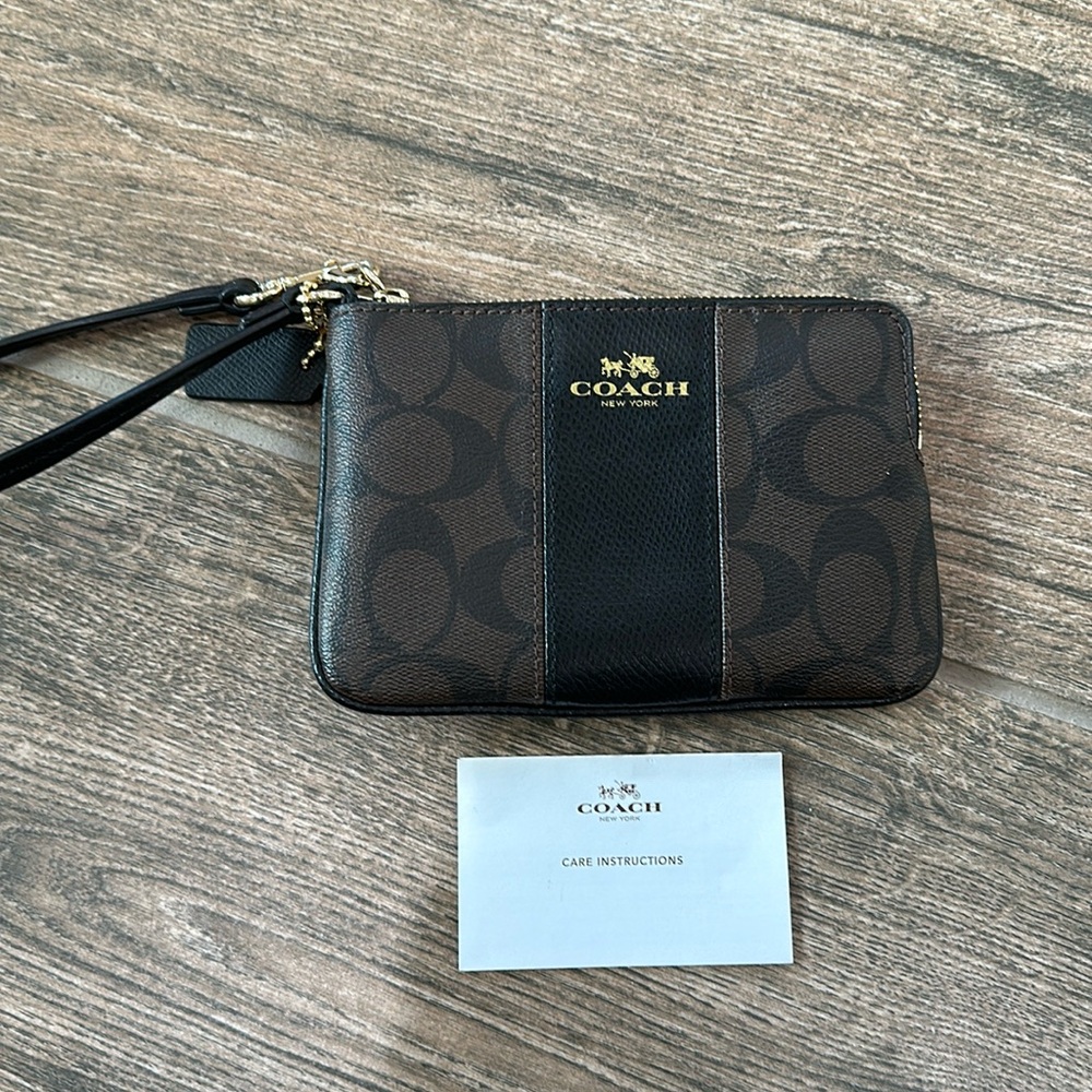 Women’s Coach wristlet